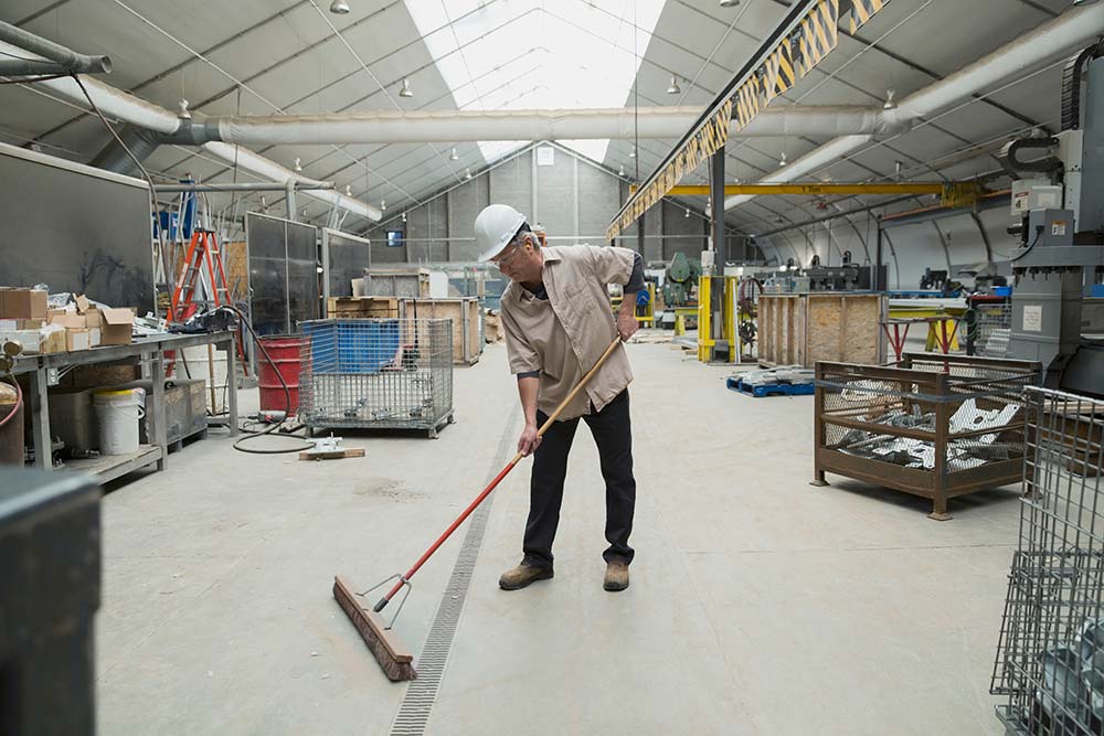 Cómo preparar una limpieza industrial sin que los residuos paralicen la actividad